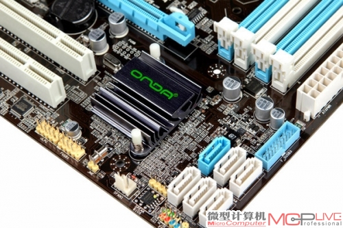 1个前置USB3.0、1个SATA3.0和5个SATA 1Gbps接口
