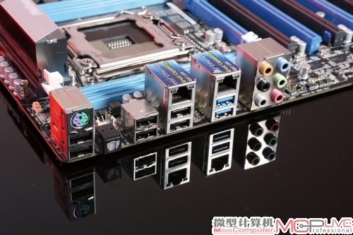 背部接口非常丰富