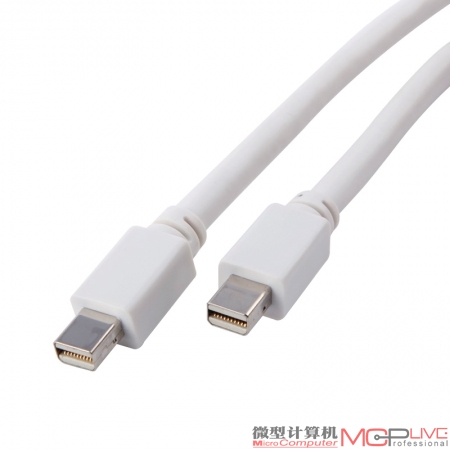 就外观看，雷电（左）和mini DP接口、接头完全无法分辨，只有通过厂商的标识来了解。好在雷电向下兼容mini DP，大家拿捏不准时，直接用雷电的线缆吧。